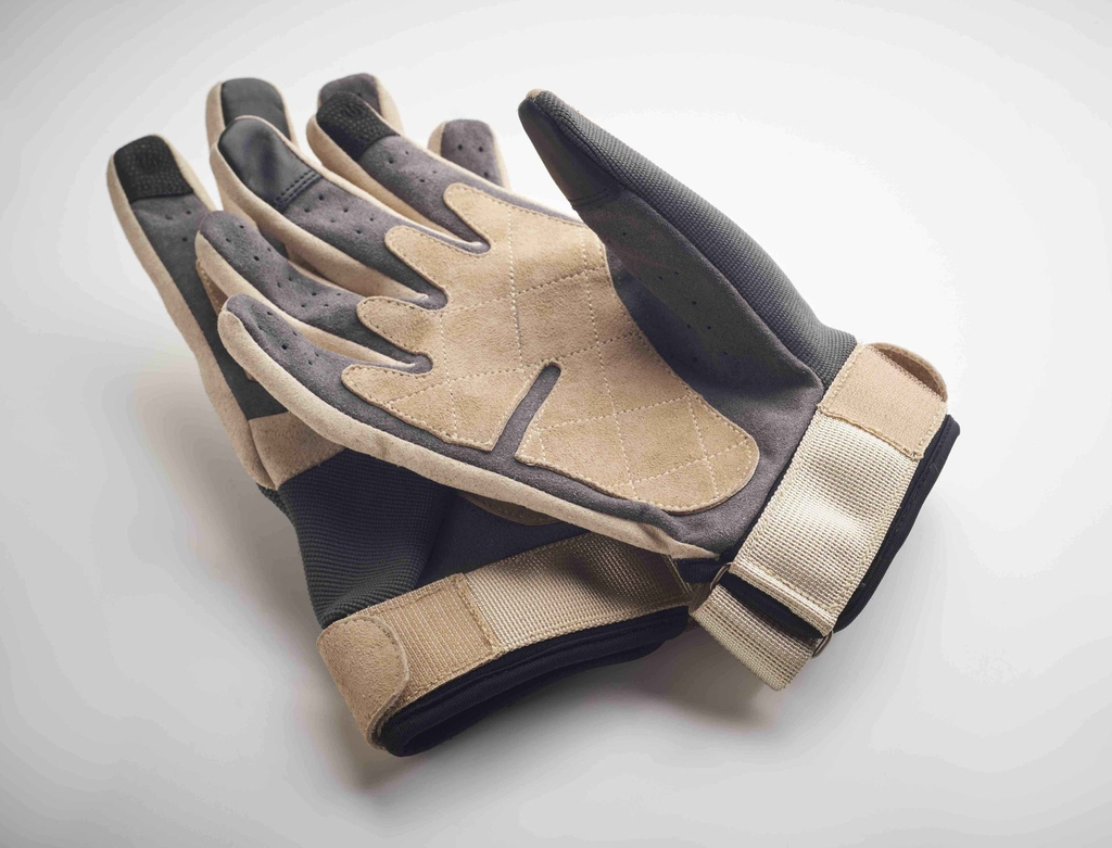 sunforce-gloves-back-sand-scaled.webp